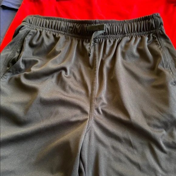 CAT & JACK, ATHLETIC WORKS BOYS BUNDLE OF 5 SHIRTS/SHORTS IN SZ L (8-10)…NICE! - Picture 3 of 10